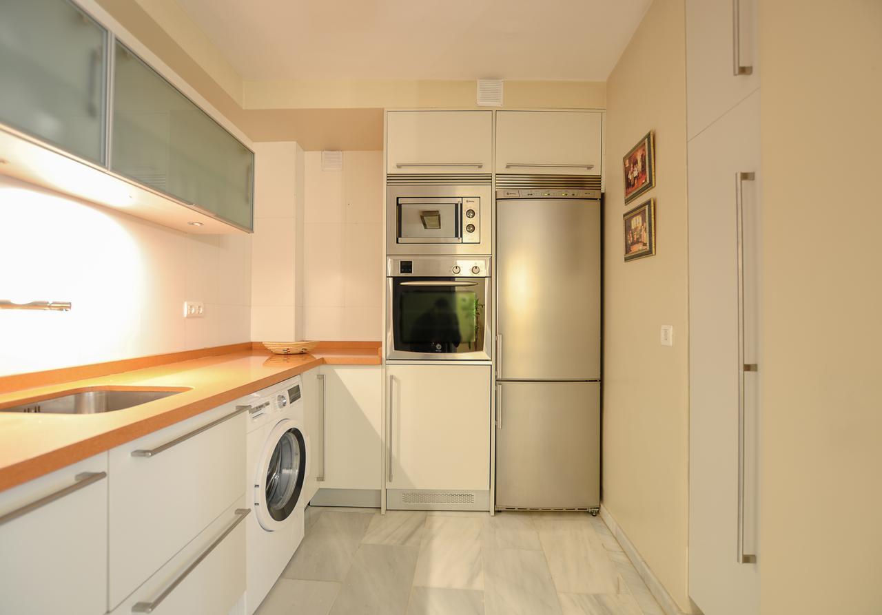 Acogedor Apartamento Junto A Calle Larios By Renthas Apartment Malaga Exterior photo