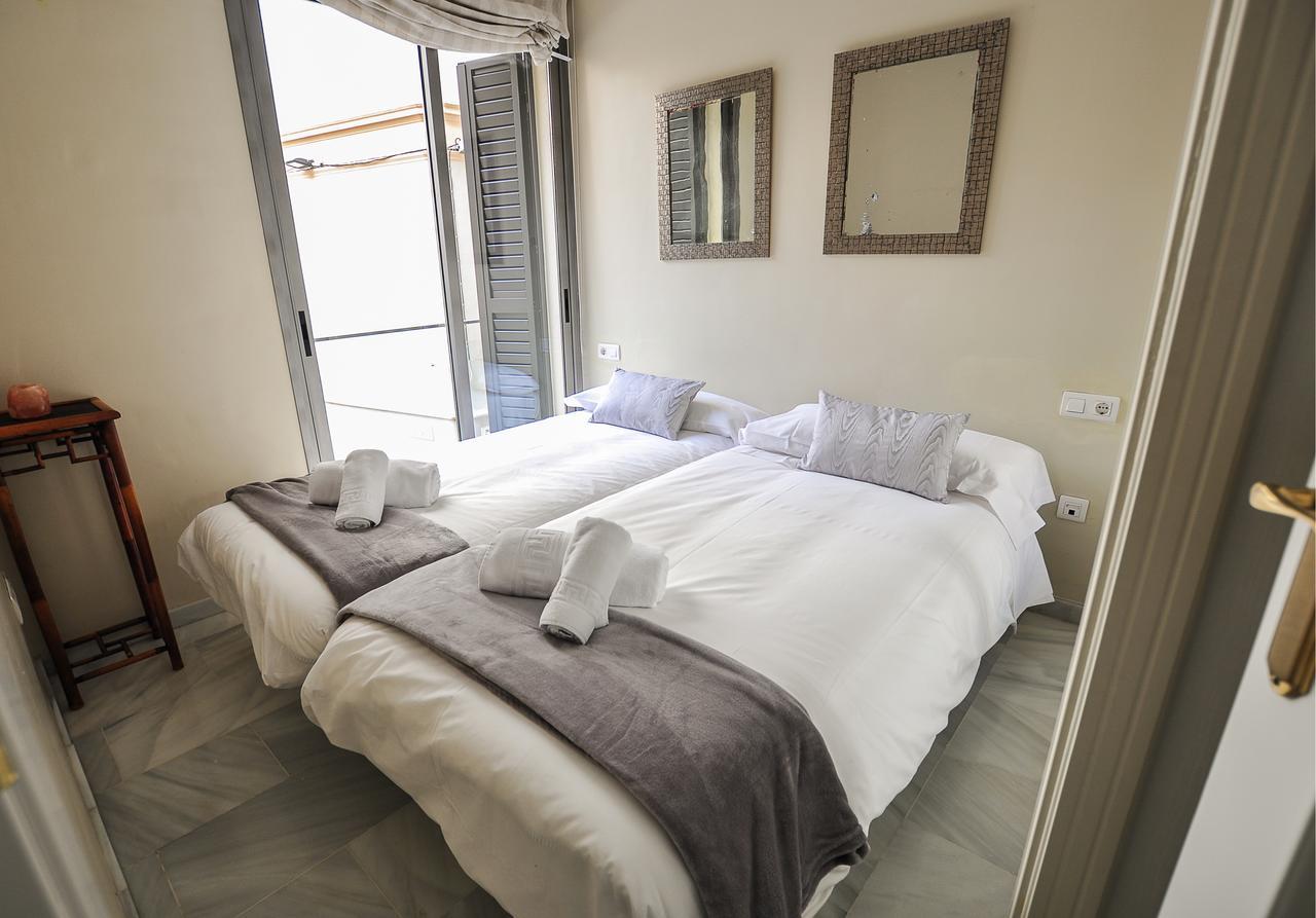 Acogedor Apartamento Junto A Calle Larios By Renthas Apartment Malaga Exterior photo