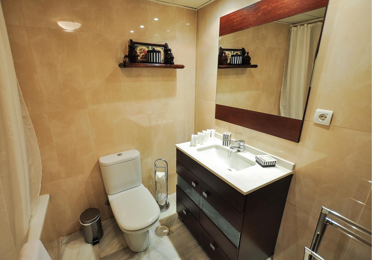 Acogedor Apartamento Junto A Calle Larios By Renthas Apartment Malaga Exterior photo